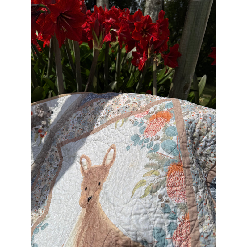 Handmade Australian Kangaroo Cot Quilt 32" x 39" (81 × 99 cm)